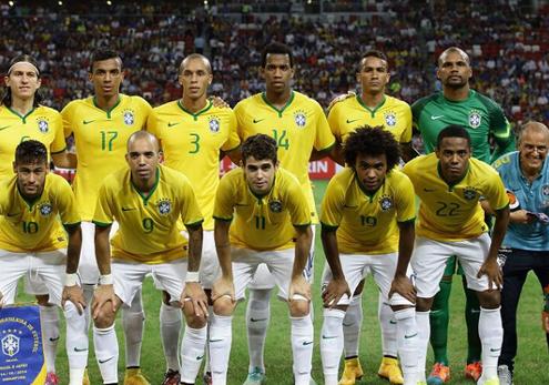 袍店备受欢 袍店备受欢